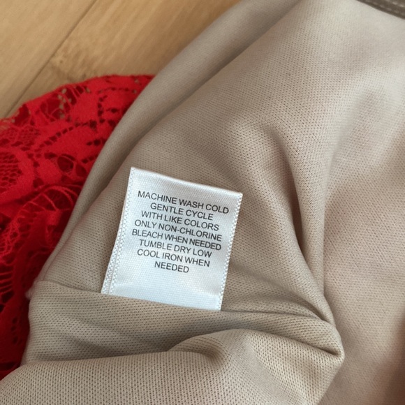 Love Fire Red Blouse size small perfect for spring, summer, fall, winter - Picture 5 of 6